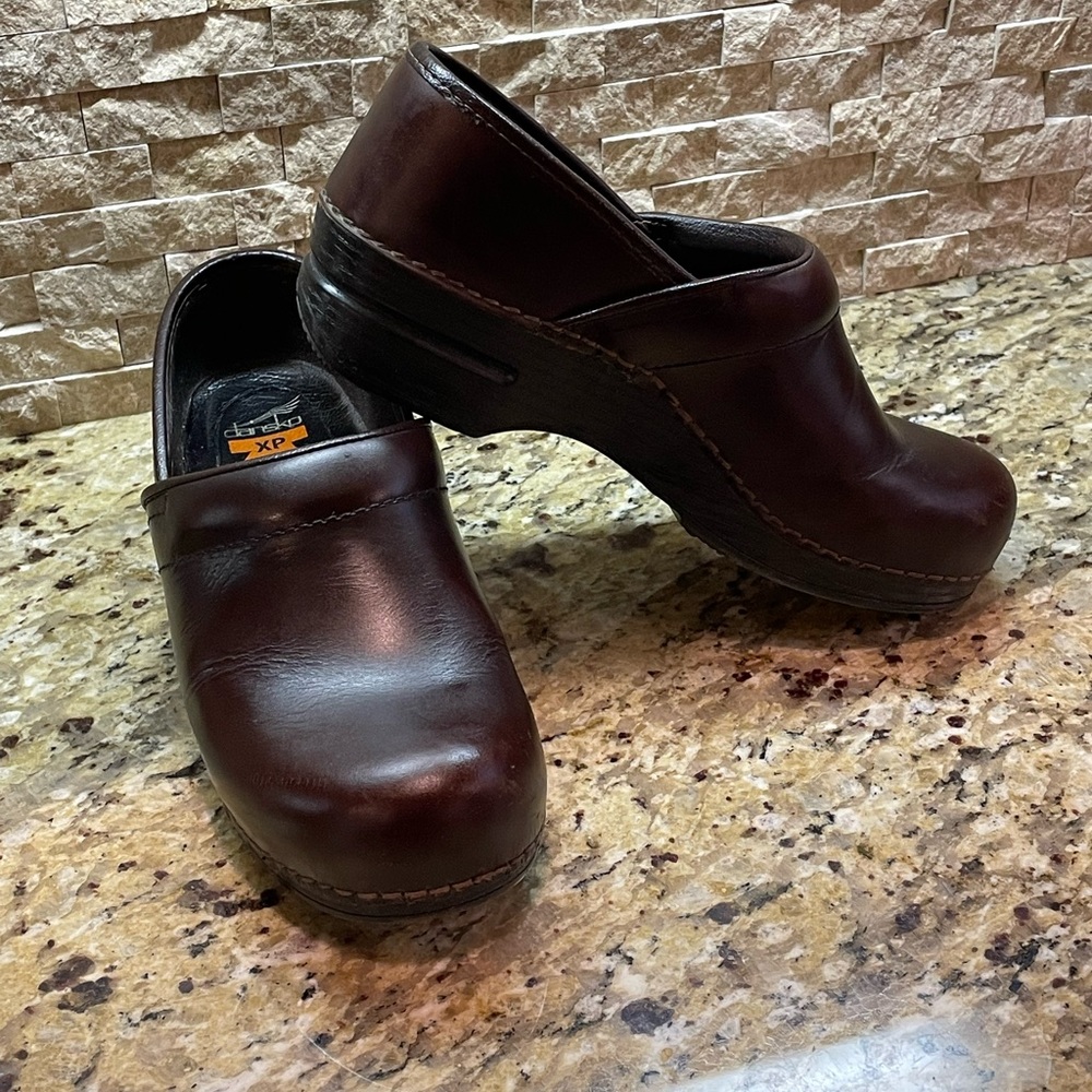 DANSKO XP Women Cordovan Professional Clogs, size 8.5 (EU39) Very Good Condition